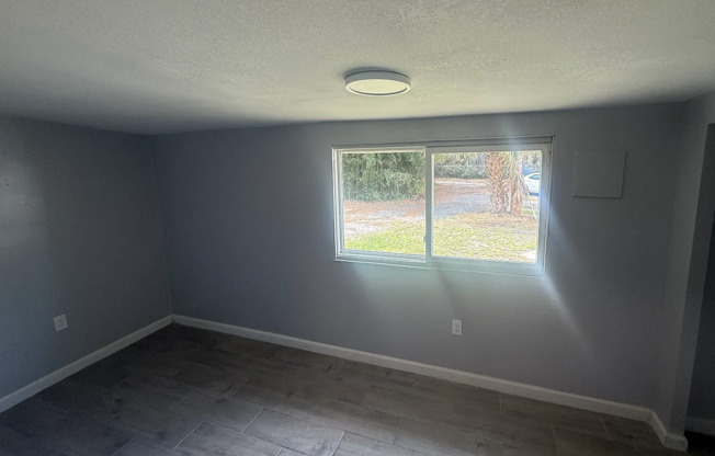 All utilities included. 2 Bedrooms. Lawn care included