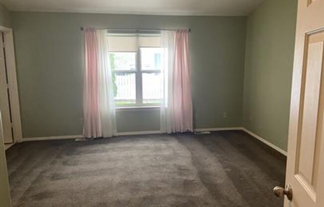 3 beds, 2 baths, $2,600