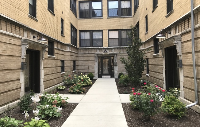 2 beds, 1 bath, $1,650, Unit 4748 #2S