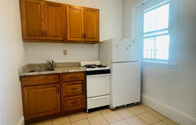3 beds, 1 bath, 821 sqft, $3,500, Unit 14P-7