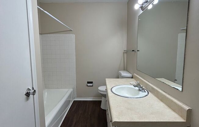 2 beds, 2 baths, 1,200 sqft, $975, Unit #10