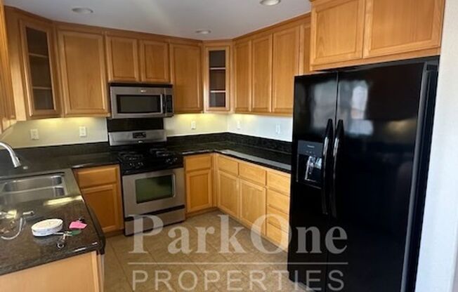 Nicely Updated Townhouse Close to Downtown