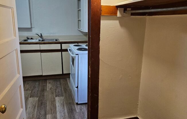 1 bed, 1 bath, $925, Unit 4