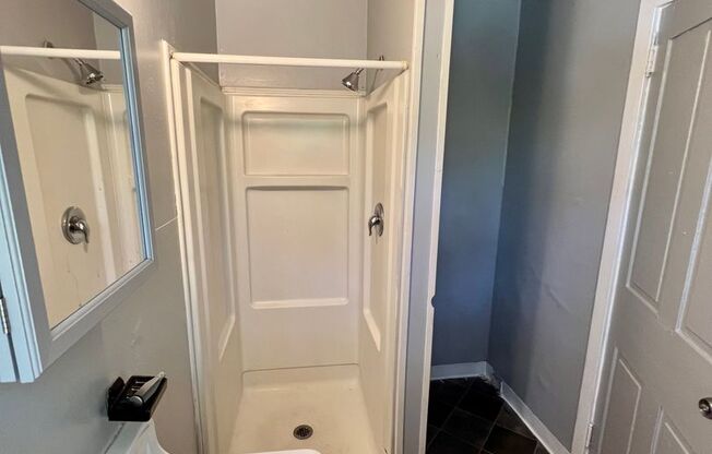 Studio, 1 bath, $925, Unit Apt 2