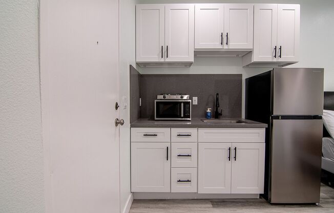 Studio, 1 bath, 141 sqft, $1,095.42, Unit 08