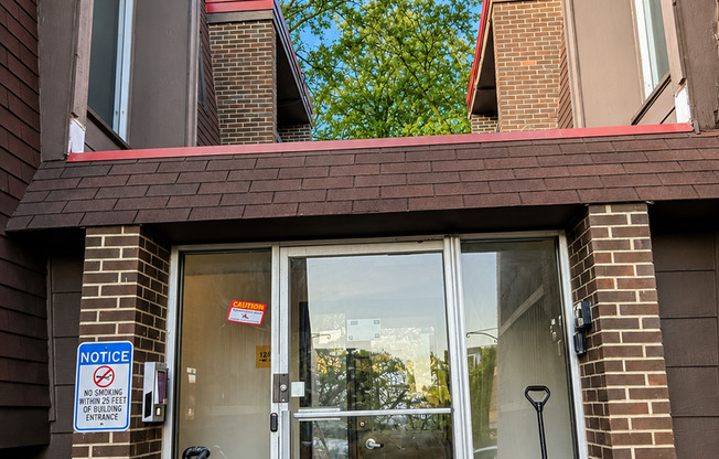 2 beds, 1 bath, 950 sqft, $1,200, Unit 1264102