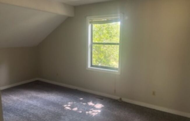 3 beds, 2 baths, $1,430