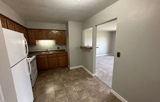 2 beds, 1 bath, 754 sqft, $750, Unit #8