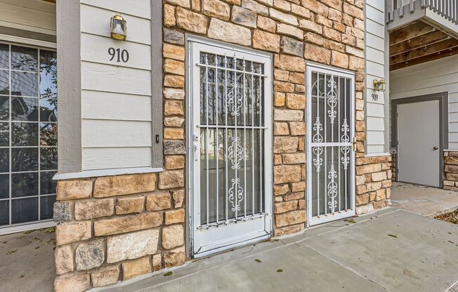 2 beds, 2 baths, $1,850, Unit Apt #910