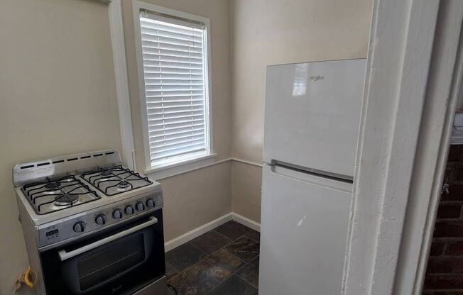 1 bed, 1 bath, 400 sqft, $900, Unit 02