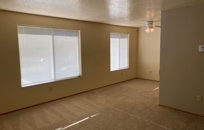 2 beds, 1 bath, 900 sqft, $1,399, Unit 25B