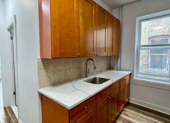 3 beds, 1 bath, 1,100 sqft, $3,200, Unit 2