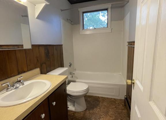 2 beds, 1 bath, $1,950