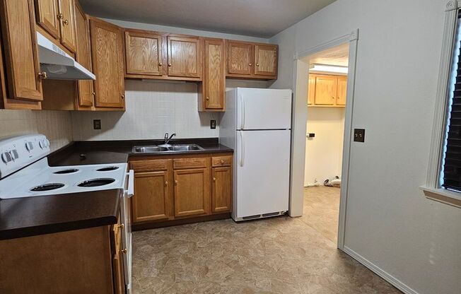 2 beds, 1 bath, $1,200