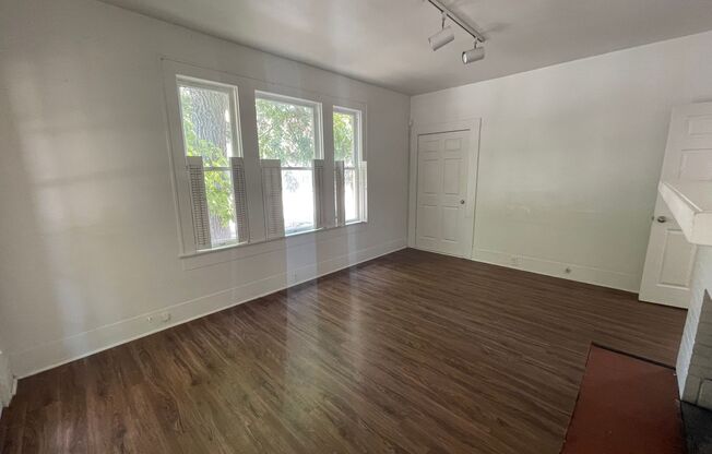 3 beds, 1 bath, $2,950