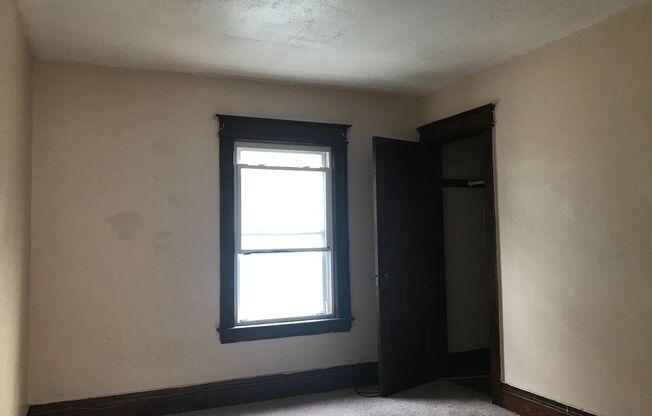 1 bed, 1 bath, $800, Unit 943 Dewey UP