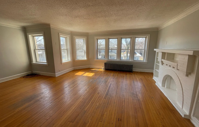 7931 33 S MANISTEE AVE