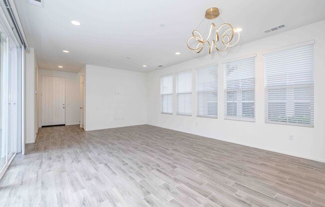Spacious Irvine 3 Bedroom with Amenities