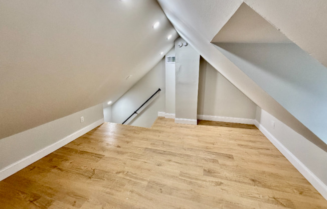 1005 FRANKFORD AVE