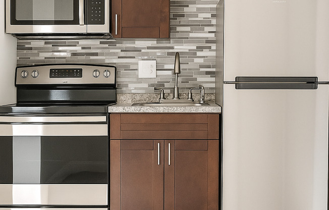 Studio, 1 bath, 450 sqft, $1,550, Unit 217