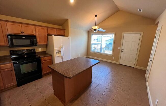 3 beds, 2 baths, $1,400