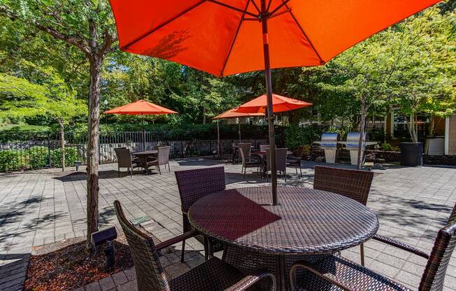 Outdoor Shaded Dining Table at Commons at Verandas in Tanasbourne Apartments, Hillsboro, Oregon