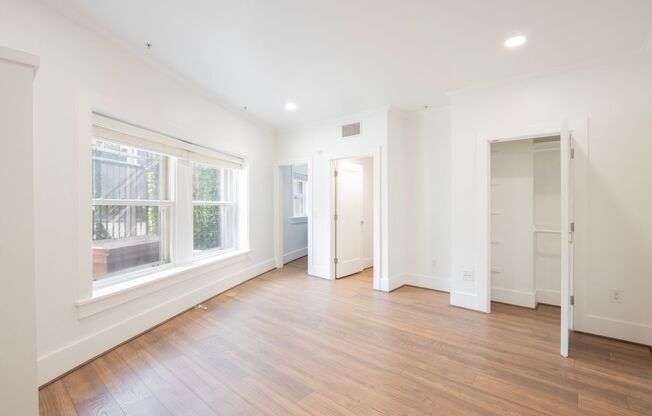 Studio, 1 bath, 375 sqft, $1,650, Unit 114