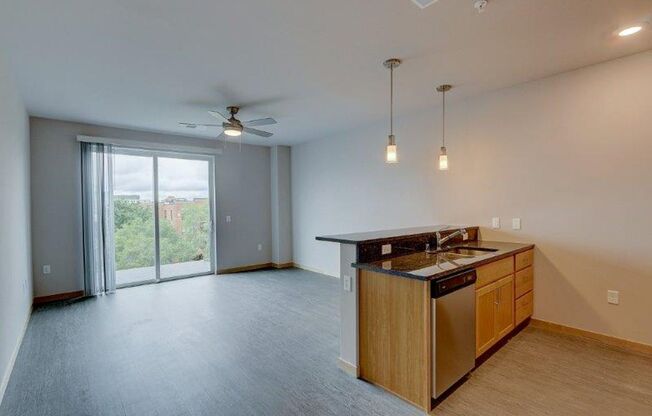 1 bed, 1 bath, 592 sqft, $1,725, Unit 518