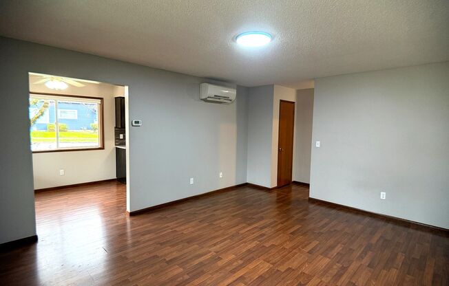 Well Maintained Arnada Park Duplex w/ Garage for Rent - 615 E. 22nd St