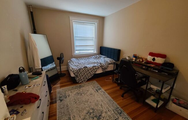 2 beds, 1 bath, $2,850, Unit 30