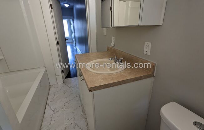 2 beds, 1 bath, 940 sqft, $1,095, Unit 940 Fulton St