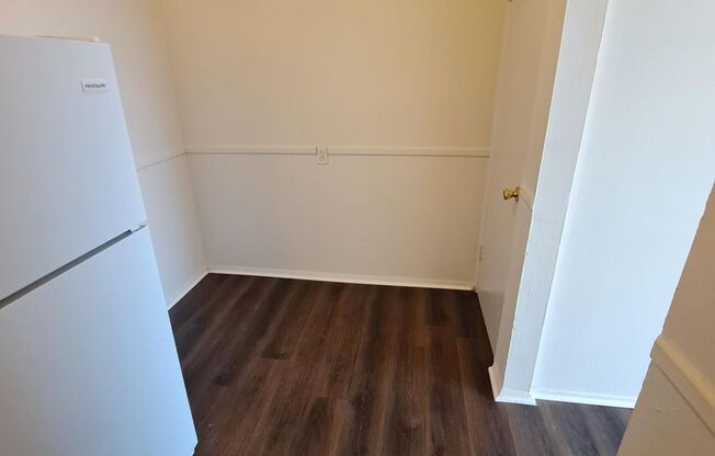2 beds, 1 bath, 720 sqft, $950, Unit 9343F