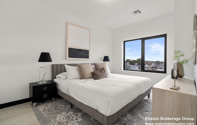 2 beds, 2 baths, 945 sqft, $2,900, Unit 212