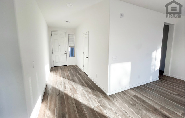 3Bed/2Bath Home in North Scottsdale! Ready for Immediate Move-In! -- NO HOA! RV Parking!