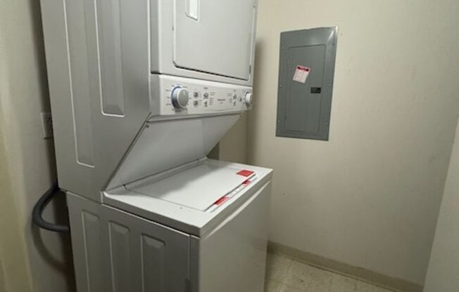 3 beds, 2 baths, 1,304 sqft, $1,725, Unit 812