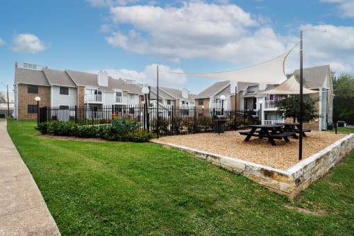 our apartments are equipped with a yard with a picnic table