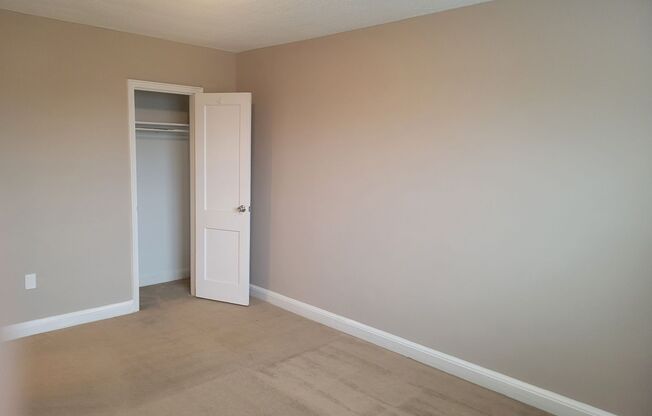 2 beds, 1 bath, $1,900, Unit (#31)