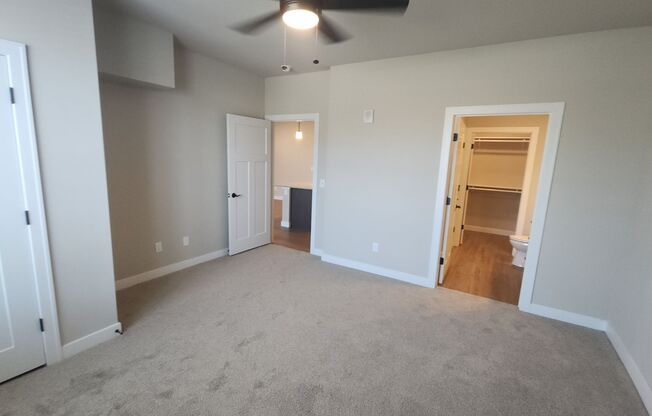 2 beds, 2 baths, 1,124 sqft, $1,795, Unit 880-201