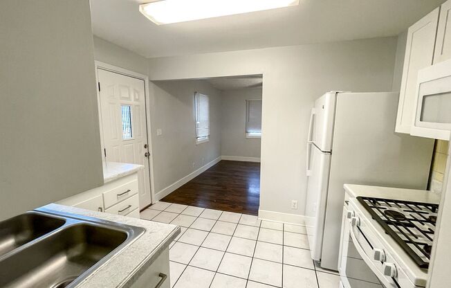 2 beds, 1 bath, 774 sqft, $1,195, Unit 924 N 35th Street