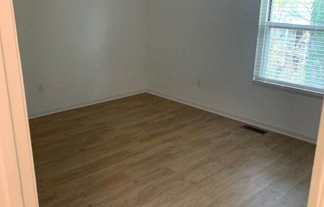 2 beds, 1.5 baths, 980 sqft, $1,755, Unit 2680 Gatewood Cir