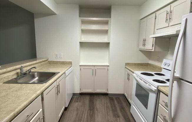 3 beds, 2 baths, 1,086 sqft, $2,150, Unit F-044