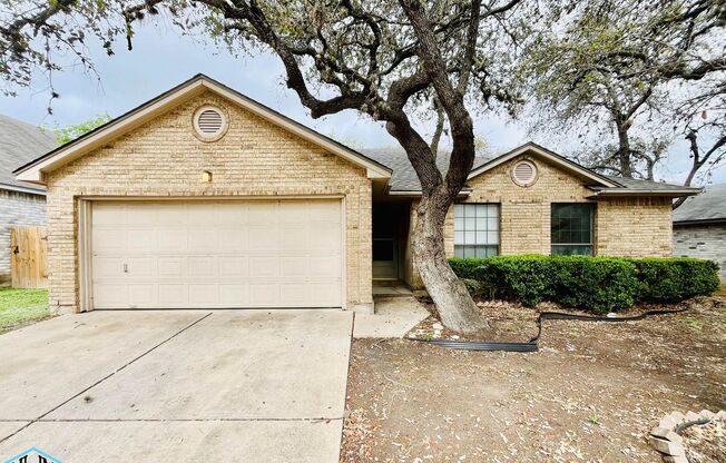 Charming 3-bedroom, 2-bath home near SeaWorld and Lackland AFB!