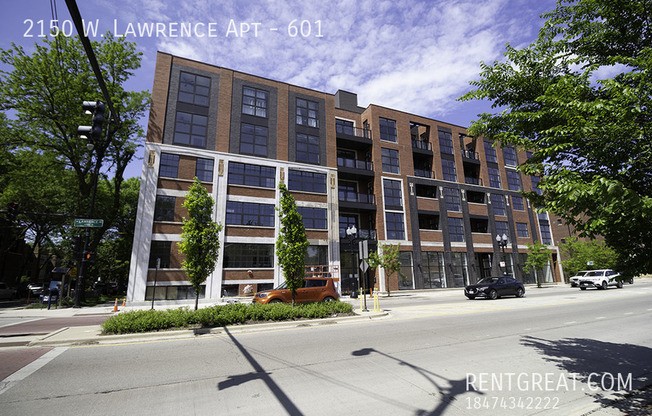 2150 W Lawrence Ave
