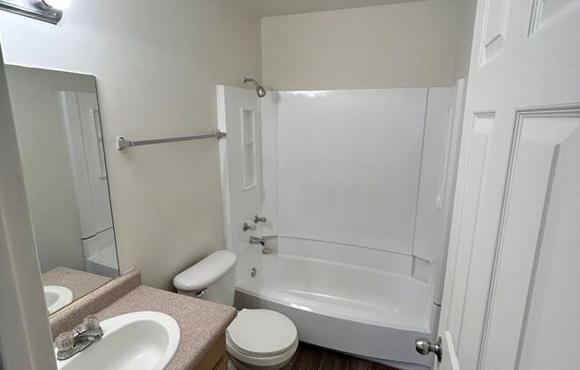 1 bed, 1 bath, 430 sqft, $895, Unit 1-32