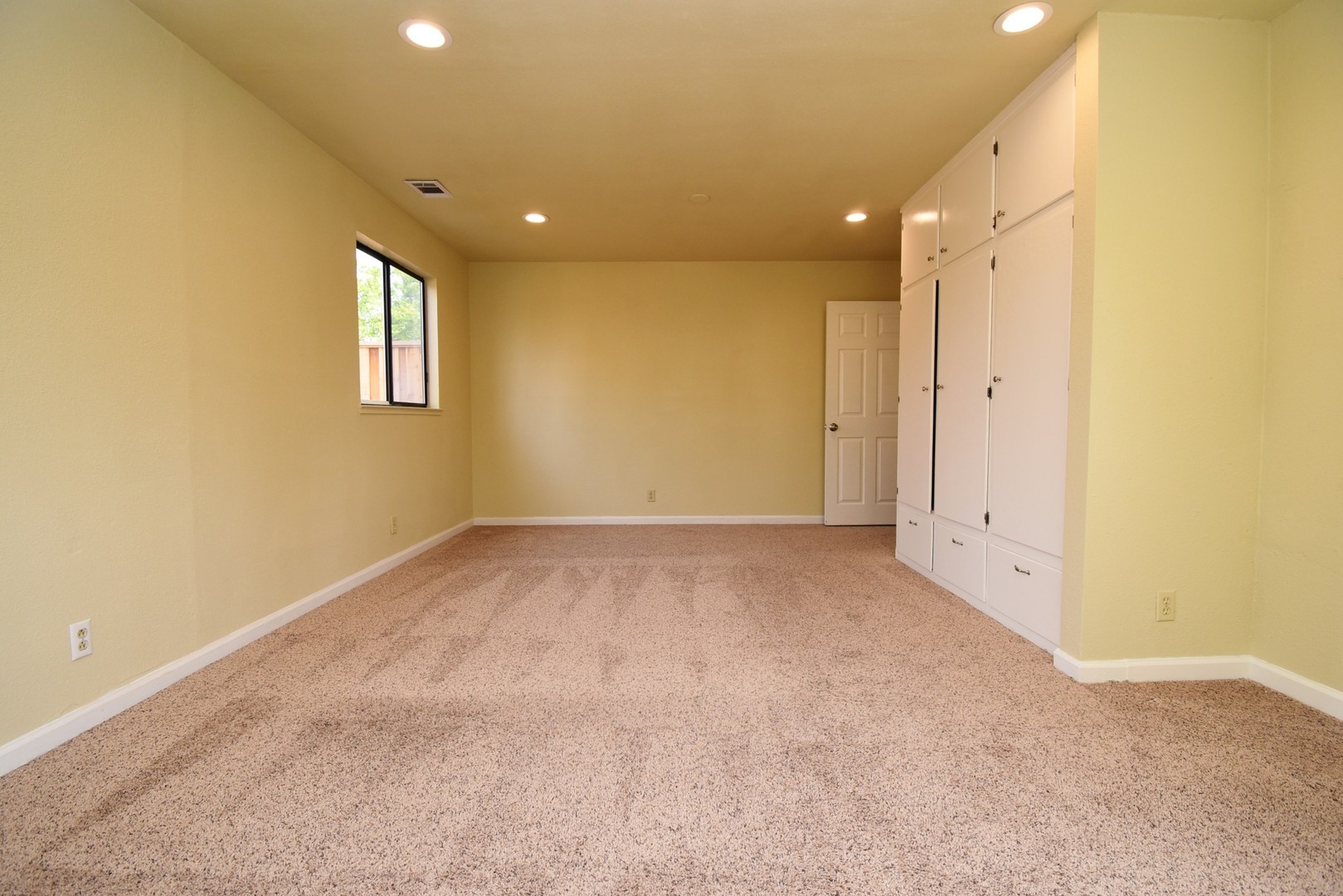 $3,590 / 3 BR - NICELY REMODELED FREMONT HOME IN SUNDALE