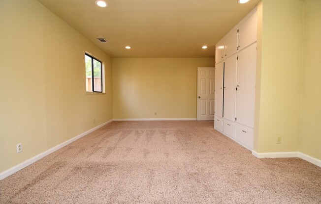 $3,590 / 3 BR - NICELY REMODELED FREMONT HOME IN SUNDALE