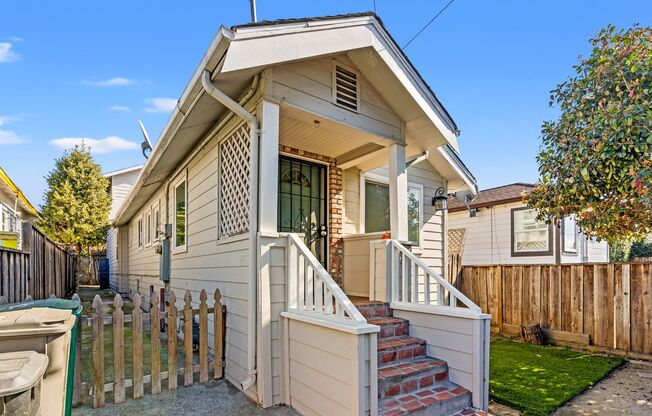 Remodeled 4-Bedroom House w/ Private Yard in Oakland