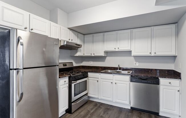 2 beds, 2 baths, 900 sqft, $2,600, Unit 511