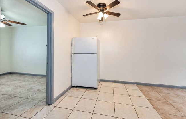 2 beds, 1 bath, $1,025, Unit 20