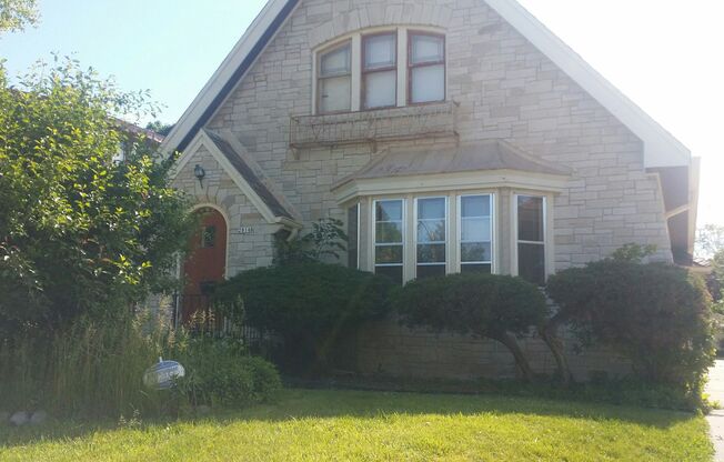Spacious 4 Bedroom Single Family Home!